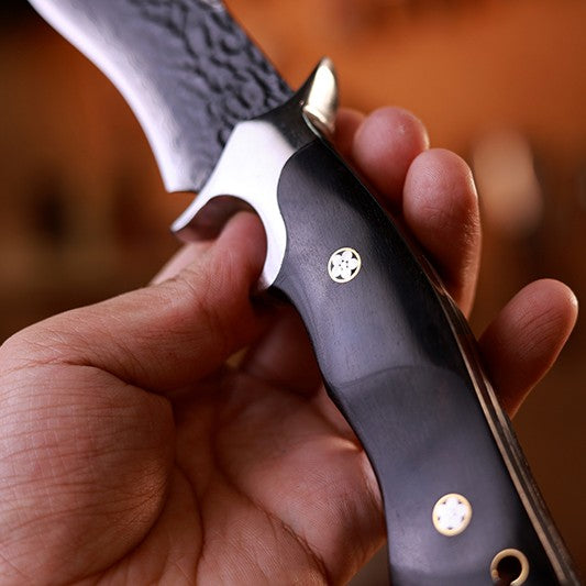 Obsidian Fang Damascus Hunting Knife - 105-Layer VG10 & Ebony Handle