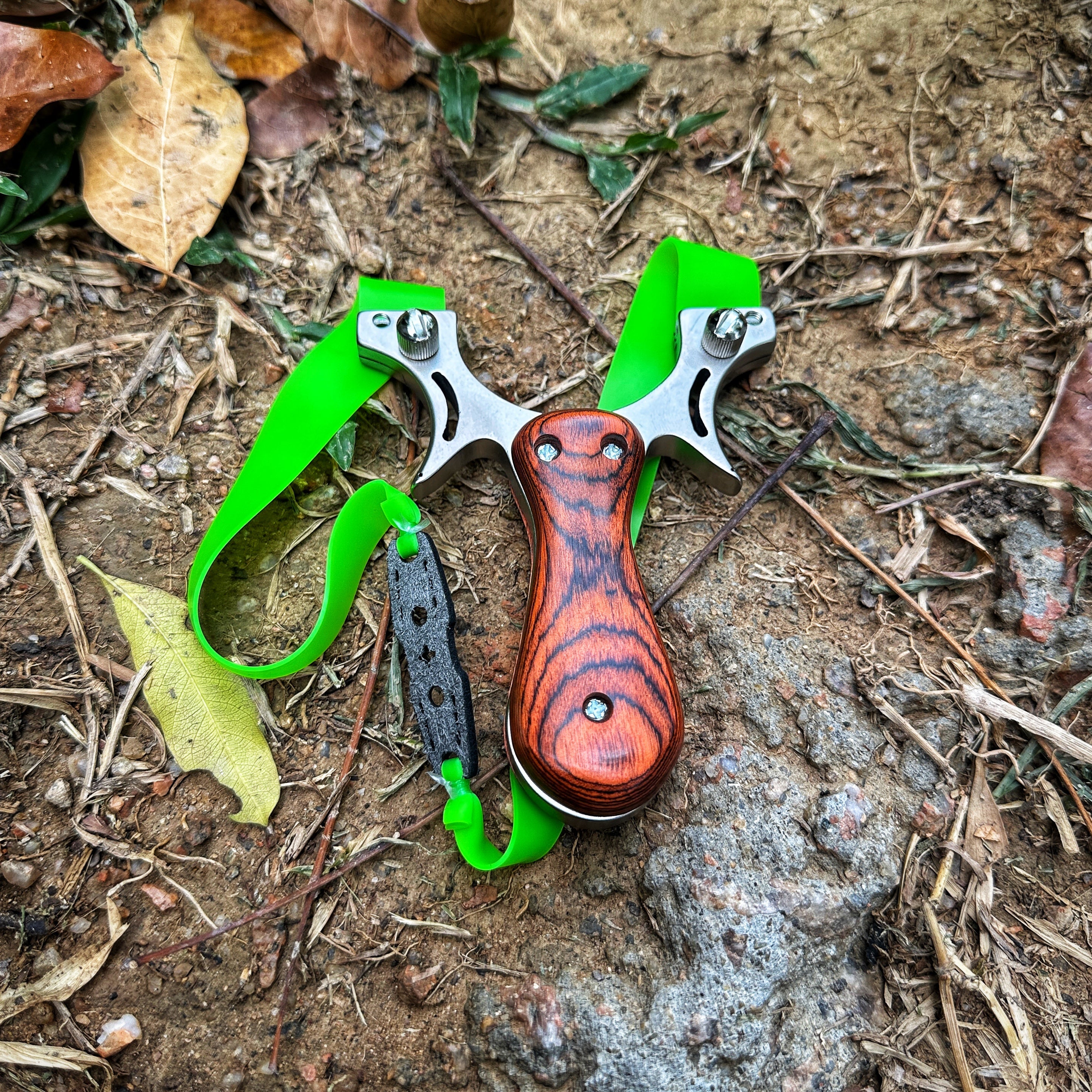Wrist Rocket Slingshot – Wooden Handle Steel Fork with Fiber Optic Sight for Outdoor Shooting