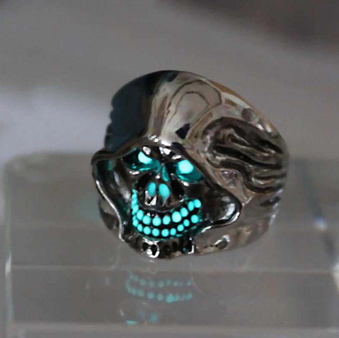 Skull Ring – Glowing Skeleton Warrior Gothic Punk Glow Dark Statement