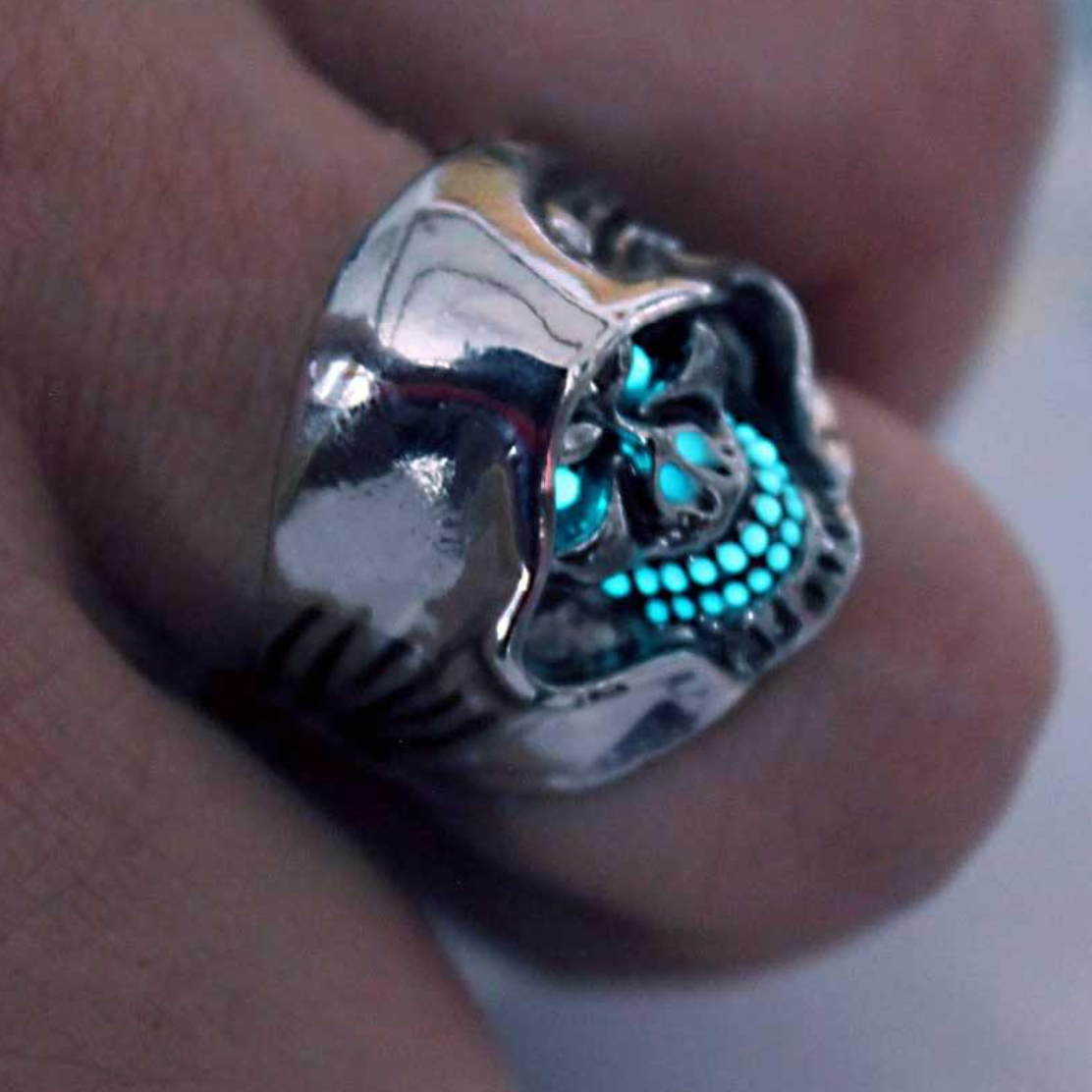Skull Ring – Glowing Skeleton Warrior Gothic Punk Glow Dark Statement
