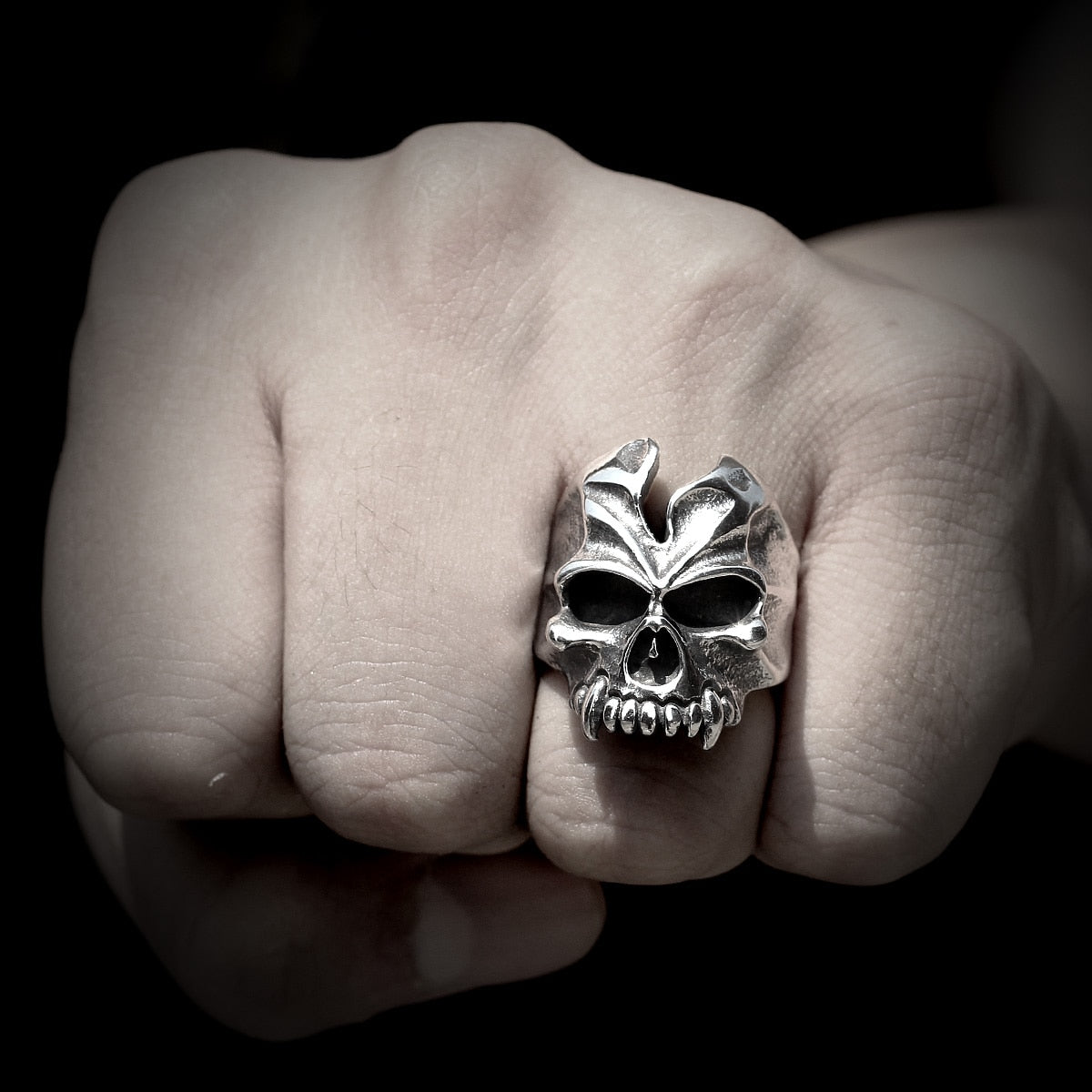 Skull Rings for Men – Domineering Devil Tooth Busted Skull Gothic Punk Biker Ring