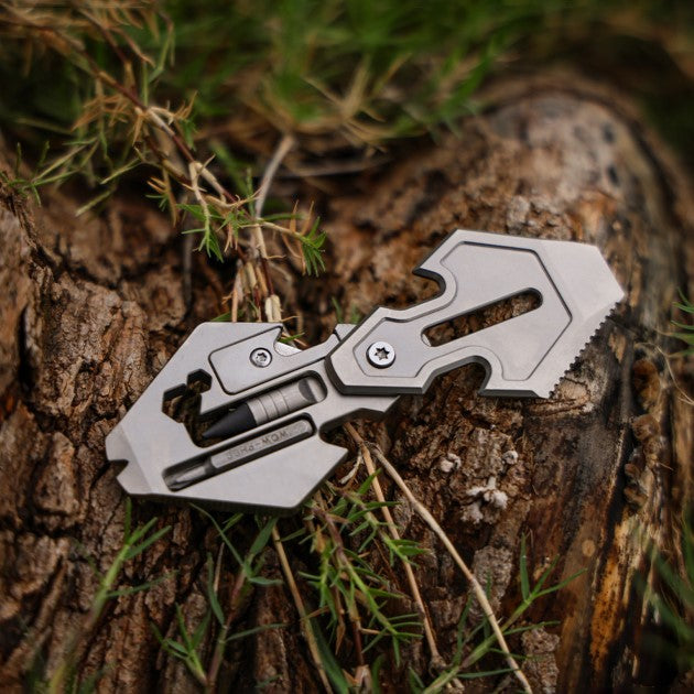 Flounder 2.0 Titanium EDC Pendant - 13-in-1 Multi-Tool Keychain
