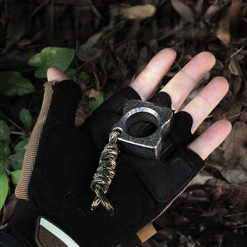 Titanium Defense Ring - Two-Finger Window Breaker EDC Self-Defense Emergency Tool